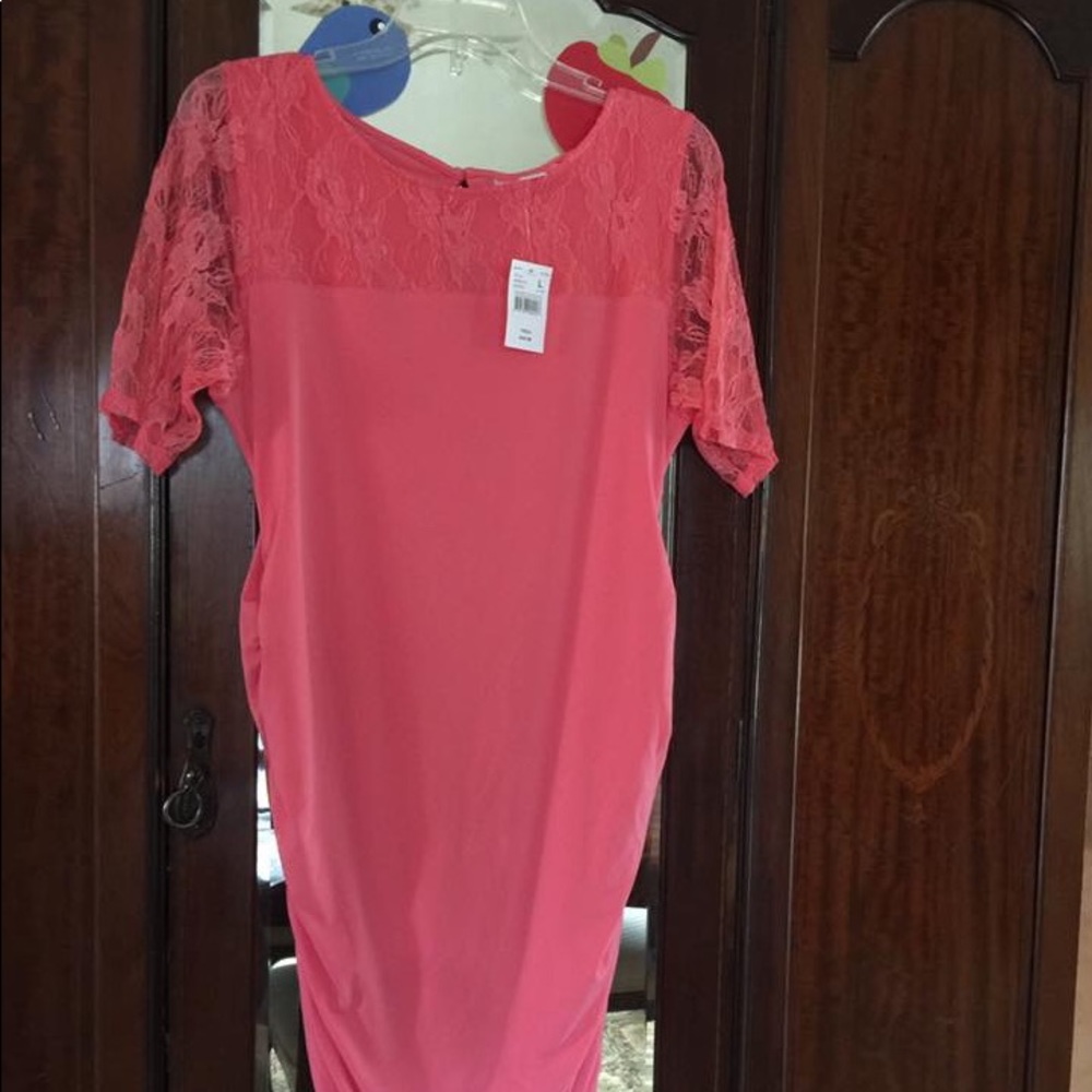 Maternity dress. NWT. Coral. Size large.